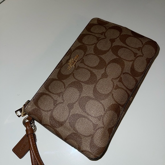 Coach wristlet - Picture 7 of 8